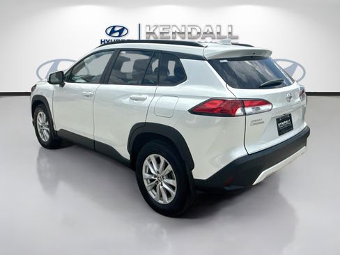 Used 2024 Toyota Corolla Cross LE w/ Moonroof Package FWD image 4