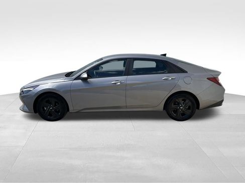Used 2023 Hyundai Elantra SEL FWD image 5