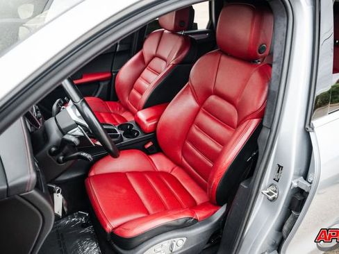 Used 2015 Porsche Macan Turbo image 4