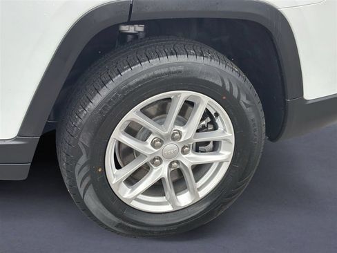 Used 2021 Jeep Grand Cherokee L Laredo w/ Luxury Tech Group I AWD/4WD image 9