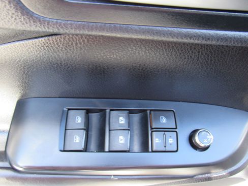Used 2019 Toyota Highlander SE FWD image 23