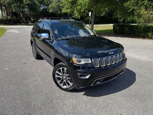 Used 2017 Jeep Grand Cherokee Overland w/ Jeep Active Safety Group AWD/4WD image 40