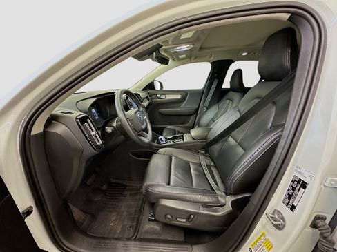 Used 2023 Volvo XC40 B5 Plus w/ Protection Package image 13