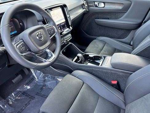Used 2023 Volvo XC40 Recharge Ultimate AWD/4WD image 9