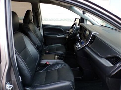 Used 2015 Toyota Sienna SE image 24