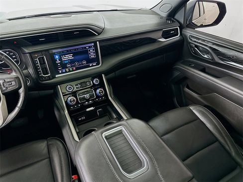 Used 2021 GMC Yukon Denali w/ Denali Premium Package image 20