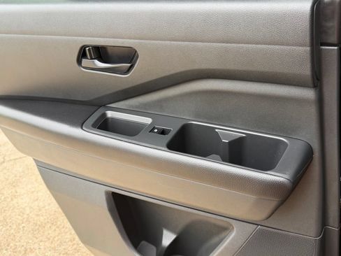 Used 2025 Nissan Pathfinder SV FWD image 21