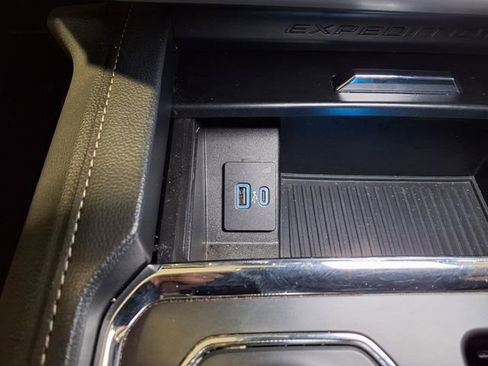 Used 2024 Ford Expedition Max XLT image 9