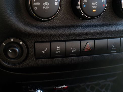 Used 2017 Jeep Wrangler Unlimited Sahara AWD/4WD image 31