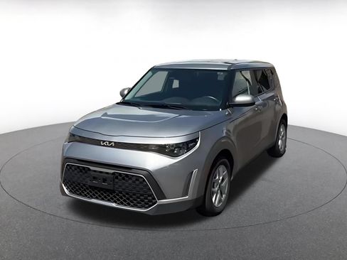 Used 2025 Kia Soul LX w/ LX Technology Package FWD image 7