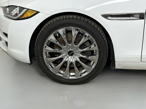 Used 2017 Jaguar XE Premium image 30