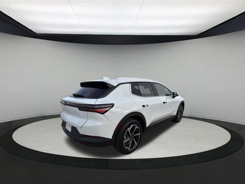 New 2026 Chevrolet Equinox EV LT FWD image 5