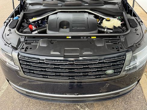Used 2023 Land Rover Range Rover Long Wheelbase SE image 47