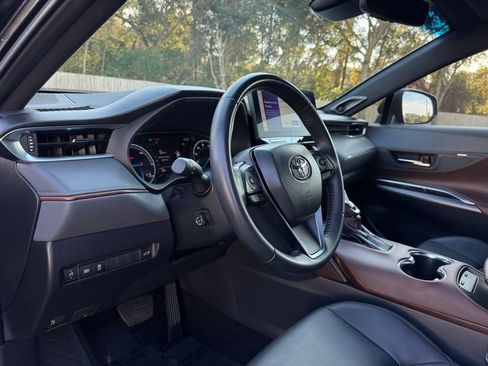 Used 2023 Toyota Venza XLE image 34