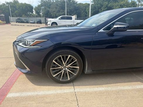 Used 2025 Lexus ES 300h w/ Premium Package FWD image 2