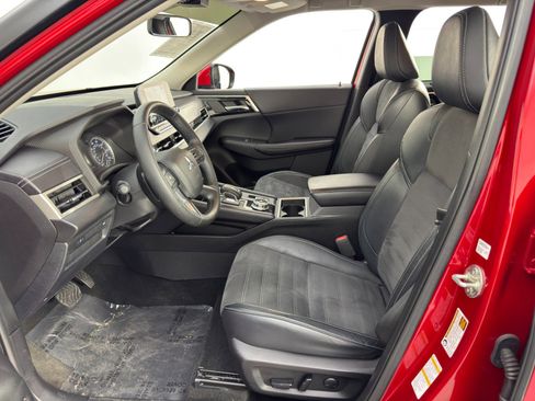 Used 2022 Mitsubishi Outlander SE image 15