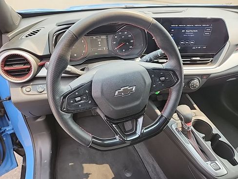 Certified 2024 Chevrolet Trax RS FWD image 9