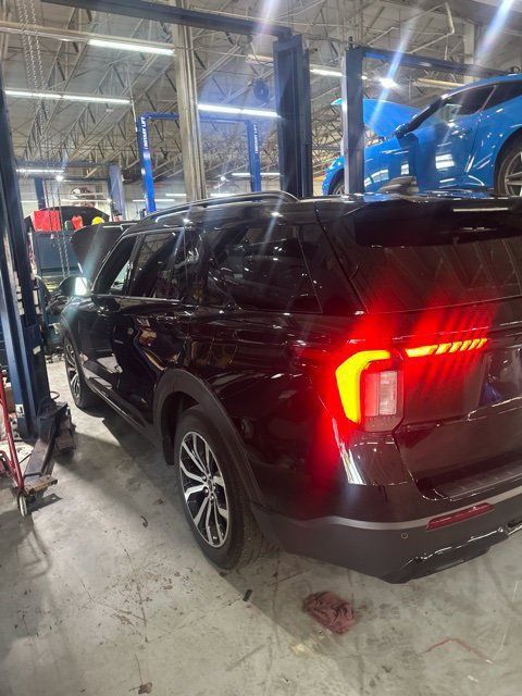Used 2025 Ford Explorer ST-Line RWD image 9