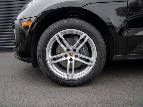 Certified 2026 Porsche Macan AWD/4WD image 23