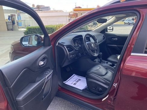 Used 2019 Jeep Cherokee Limited w/ Luxury Group image 15