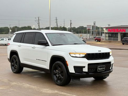 Used 2023 Jeep Grand Cherokee L Laredo RWD image 6