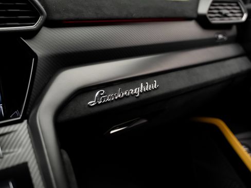 Used 2024 Lamborghini Urus Performante AWD/4WD image 57