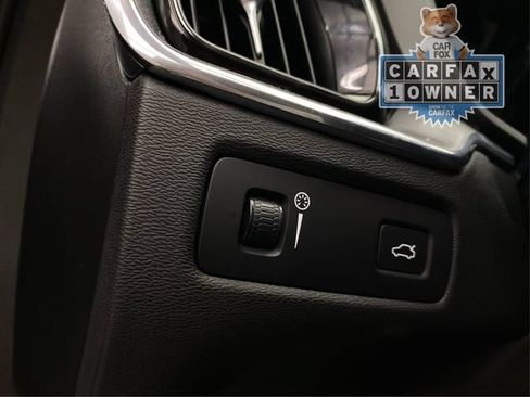 Used 2018 Volvo XC60 T5 Momentum w/ Convenience Package AWD/4WD image 24