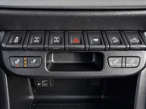 Used 2021 Chevrolet Colorado ZR2 w/ ZR2 Dusk Special Edition image 26