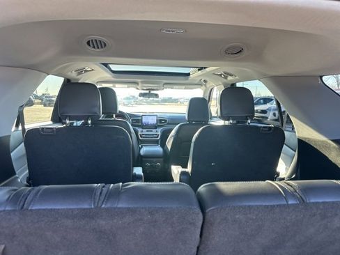 Used 2022 Ford Explorer XLT w/ Equipment Group 202A image 22