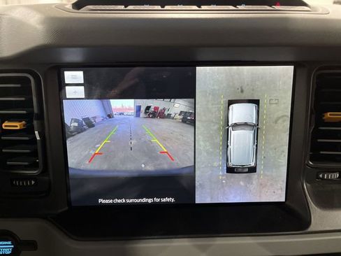 Used 2023 Ford Bronco Badlands image 27