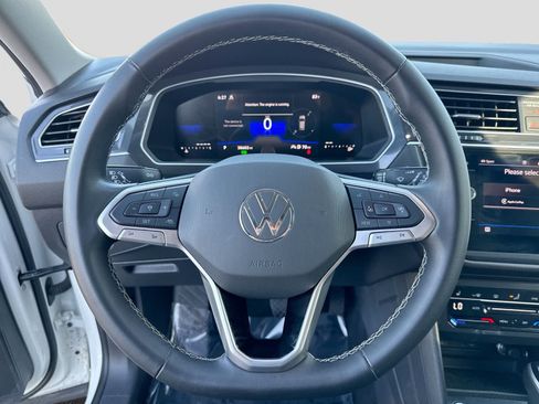 Used 2024 Volkswagen Tiguan SE AWD/4WD image 29
