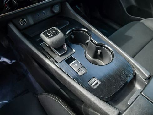 Used 2023 Nissan Rogue S FWD image 19
