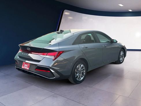 Used 2024 Hyundai Elantra SEL image 5