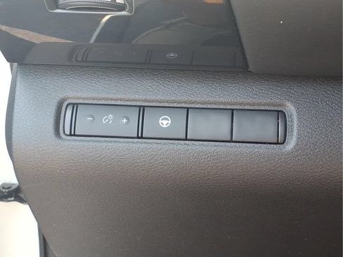 Used 2024 Nissan Pathfinder SV FWD image 13