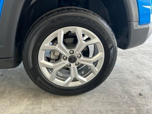 Used 2025 Jeep Compass Latitude AWD/4WD image 17