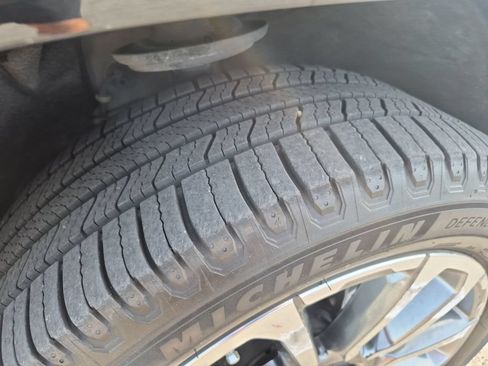 Used 2021 GMC Acadia Denali w/ Denali Technology Package FWD image 18