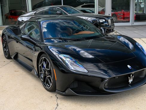 Used 2023 Maserati MC20 Coupe RWD image 3