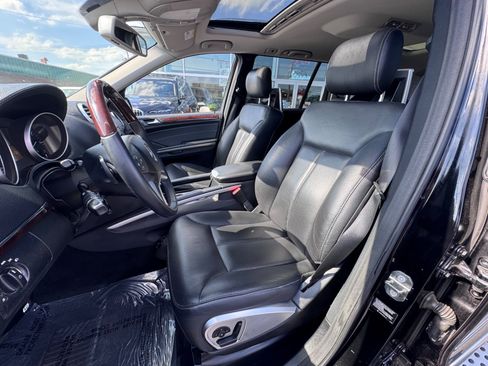 Used 2009 Mercedes-Benz GL 550 4MATIC image 2
