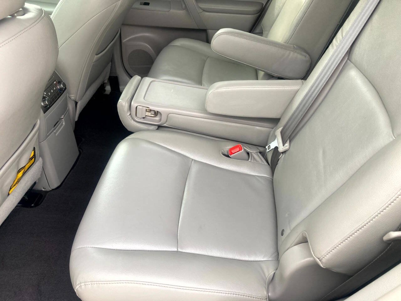Used 2013 Toyota Highlander Plus FWD image 17