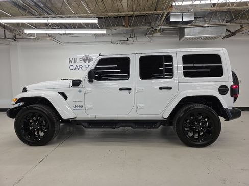 Used 2024 Jeep Wrangler Unlimited Sahara AWD/4WD image 11
