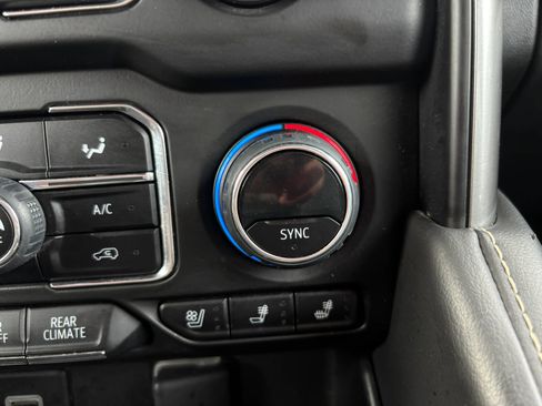 Used 2023 Chevrolet Suburban Premier image 25