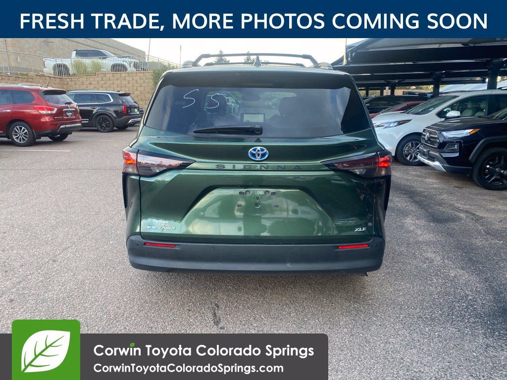 Used 2025 Toyota Sienna XLE AWD/4WD image 7