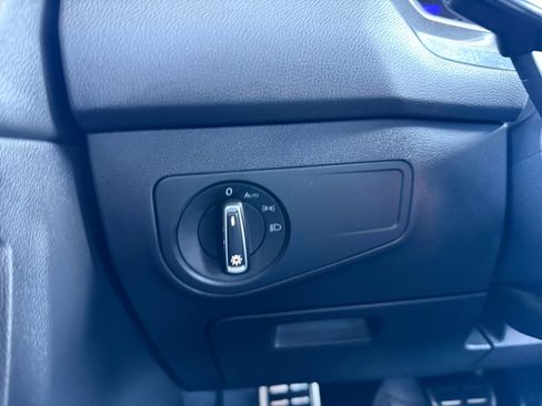 Used 2023 Volkswagen Tiguan SE R-Line image 15