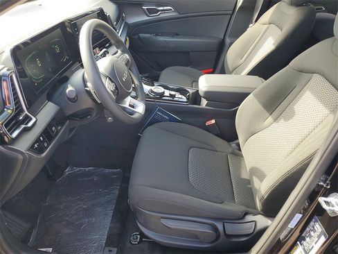 New 2025 Kia Sportage LX image 5