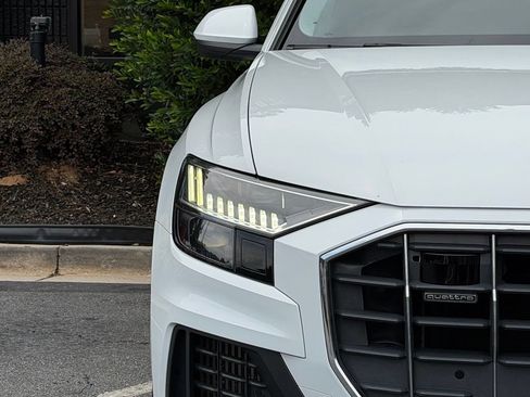 Used 2019 Audi Q8 Prestige w/ Luxury Package AWD/4WD image 4