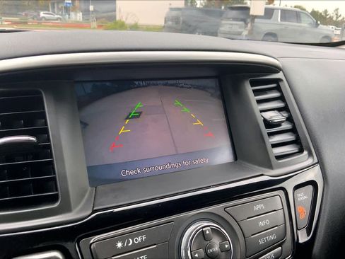 Used 2017 Nissan Pathfinder S image 27