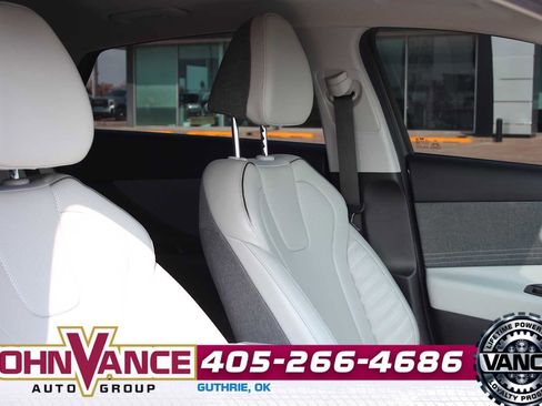 Used 2024 Hyundai Elantra Limited image 15