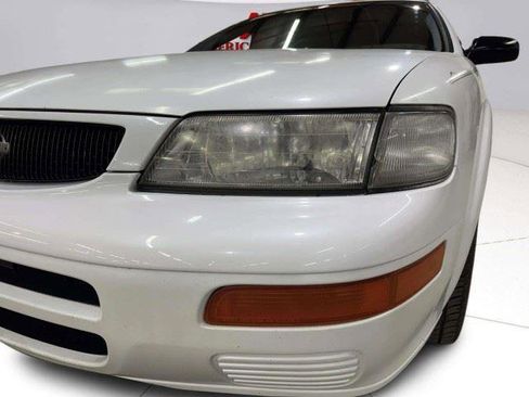 Used 1996 Nissan Maxima FWD image 10