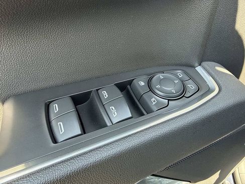 Used 2025 GMC Sierra 1500 SLT AWD/4WD image 22