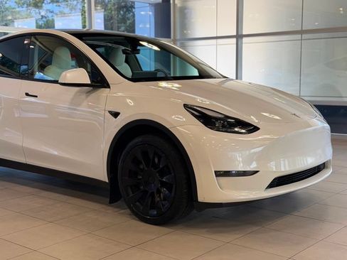 Used 2023 Tesla Model Y Long Range AWD/4WD image 5